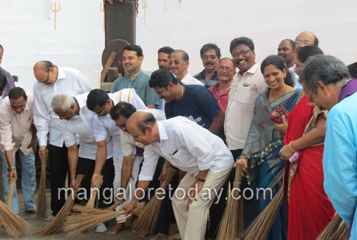 Muzrai Department commences temple cleaning 1